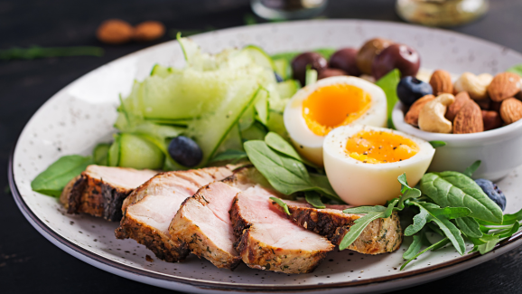 Dieta low carb: o que é, como fazer e cardápio (com receitas!) Dieta low carb: o que é, como fazer e cardápio (com receitas!)